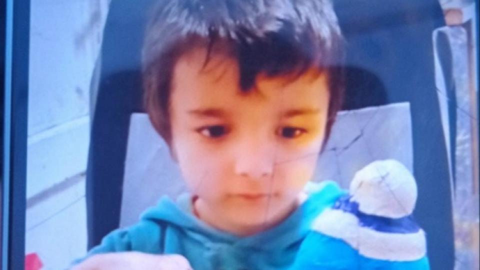 Eltűnt egy 6 éves kisfiú Tolna-Mözsről, több százan keresik
