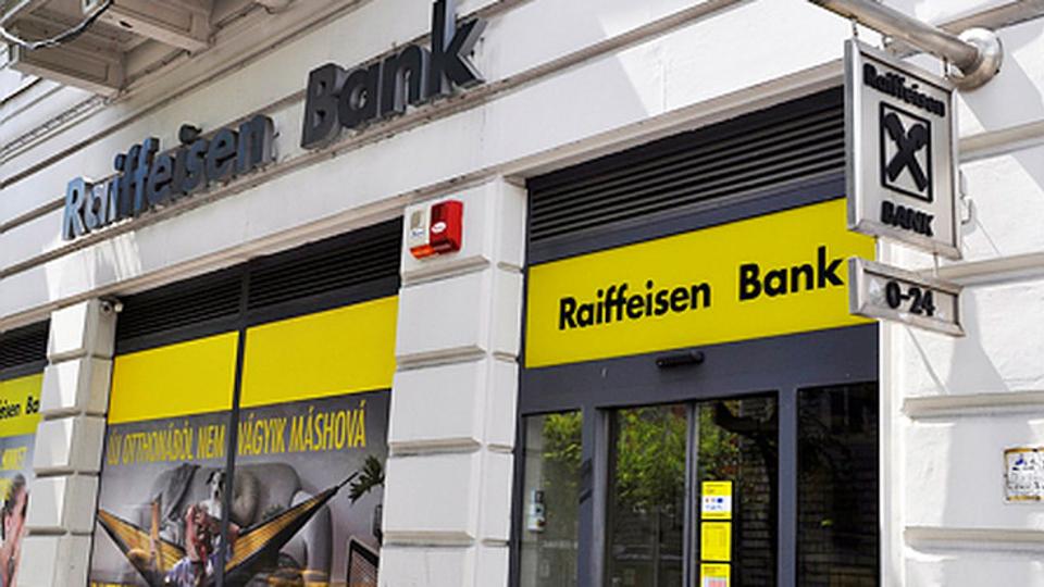 Ideiglenesen leállnak két magyar bank online szolgáltatásai