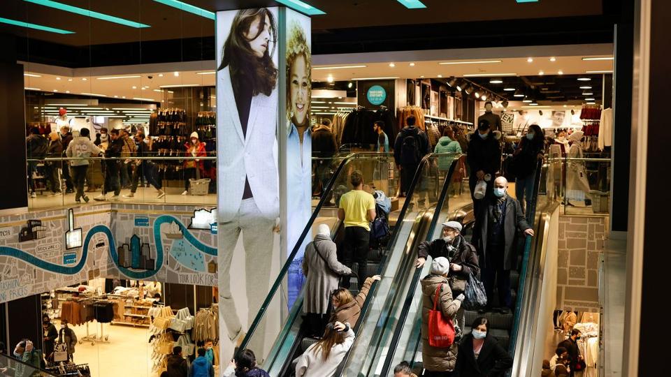 Megéri majd az új magyarországi Primarkban vásárolni? Összehasonlítottuk a fast fashion márkák árait