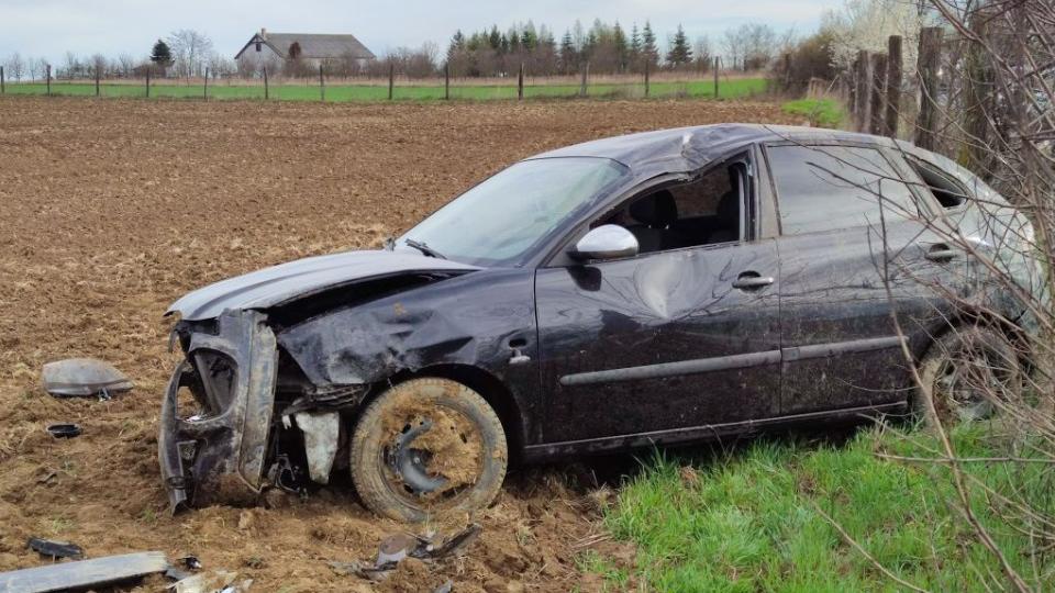 Biztonsági öv nélkül - Súlyos baleset Szombathely határában, kirepült a sofőr az autóból