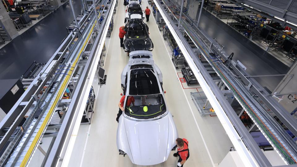 FT: Magyarország lesz az elektromos autógyártás európai központja