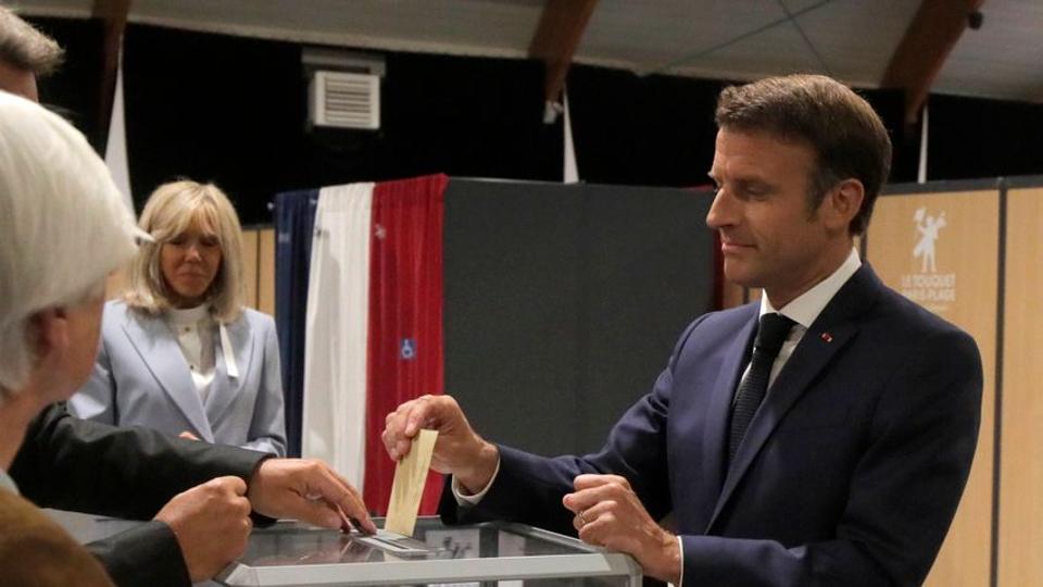 Macronnak nincs többsége, nagyot nyert Le Pen