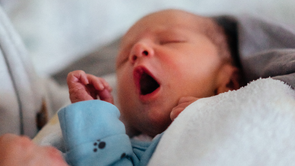 Újabb szülés a mentőautóban: Nem várta meg Dominik, amíg édesanyja kórházba ér
