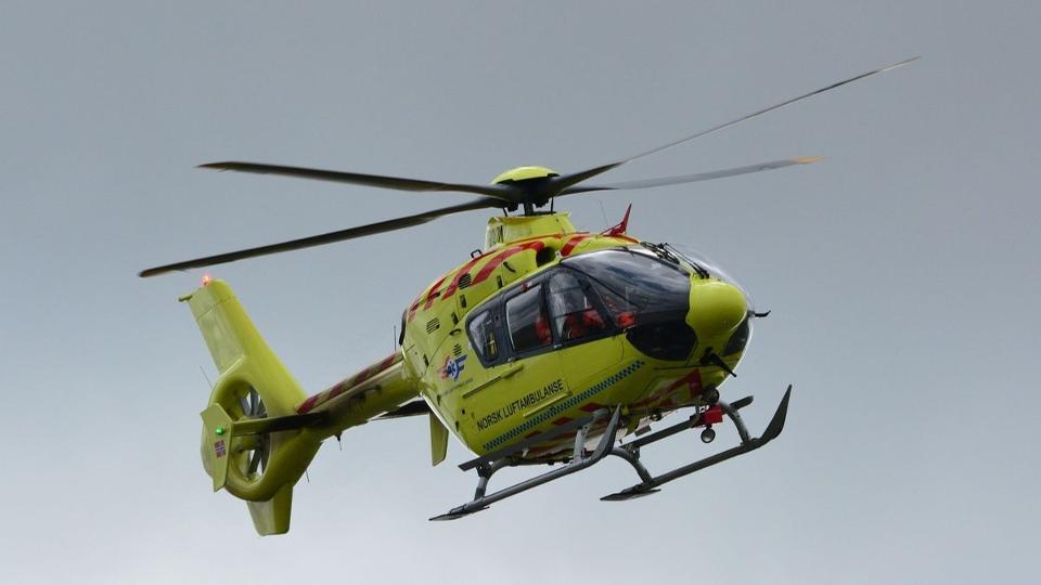 Nyolcadikról zuhant ki egy 2 éves fiú, mentőhelikopter landolt a lakótelepen