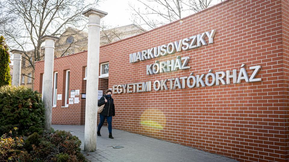 Visszavonják a részleges látogatási tilalmat a Markusovszky-kórházban