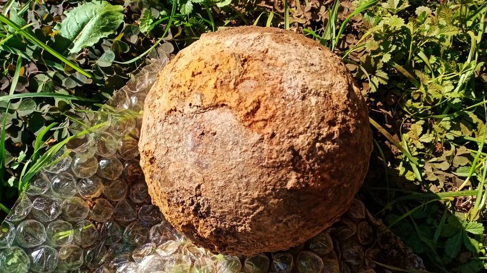 Fél évezred a föld alatt - Az ostrom idejéből származó ágyúgolyót találtak Kőszegen