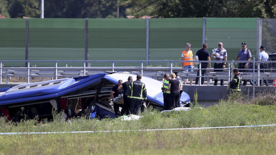 Videón a lengyel busz utolsó percei a horvátországi baleset előtt, a sofőrt álmában érhette a halál