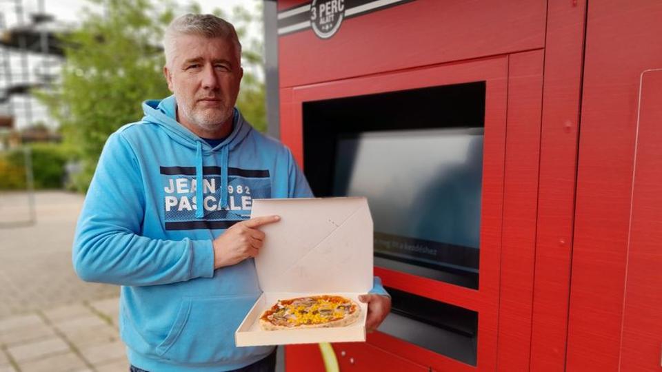 Pizzaautomata: Bükön gép készíti a népszerű gyorsételt – videó