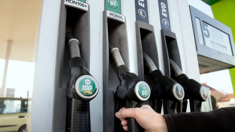 Megint emelkedik az üzemanyag nagykereskedelmi ára péntektől
