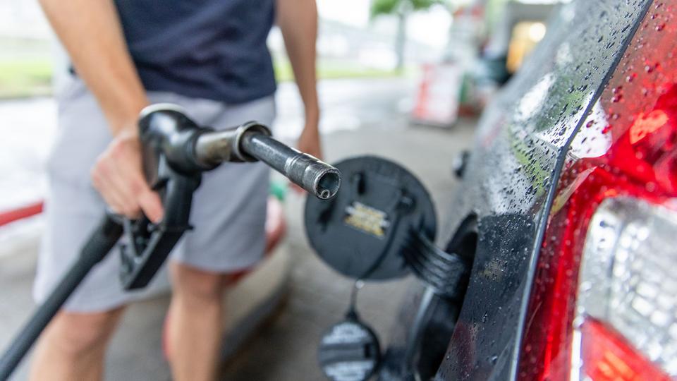 Hiába a tankolási korlátozások, napokon belül elfogyhat az üzemanyag