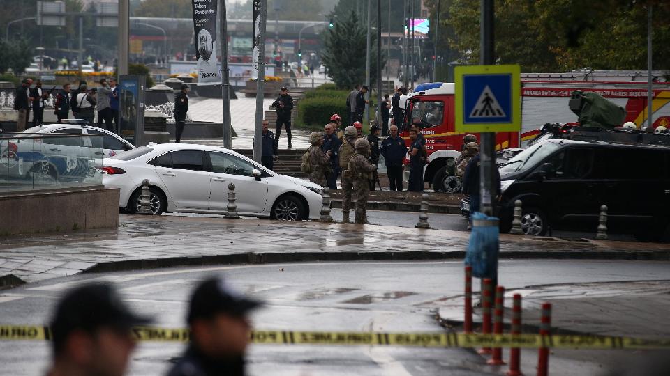 Terrortámadás a török belügyminisztériumnál, több ember meghalt