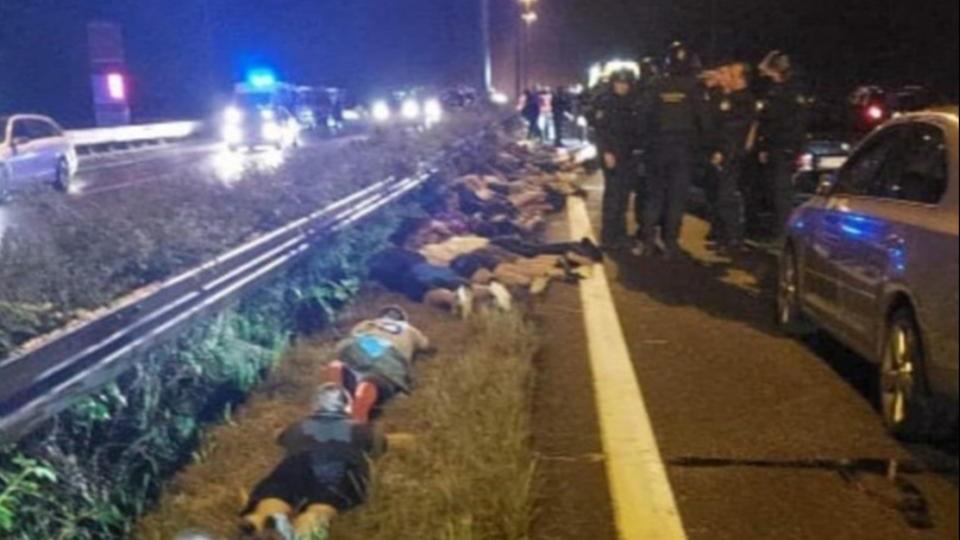 Összecsaptak a rendőrökkel a horvát focihuligánok, két szurkolót lelőttek