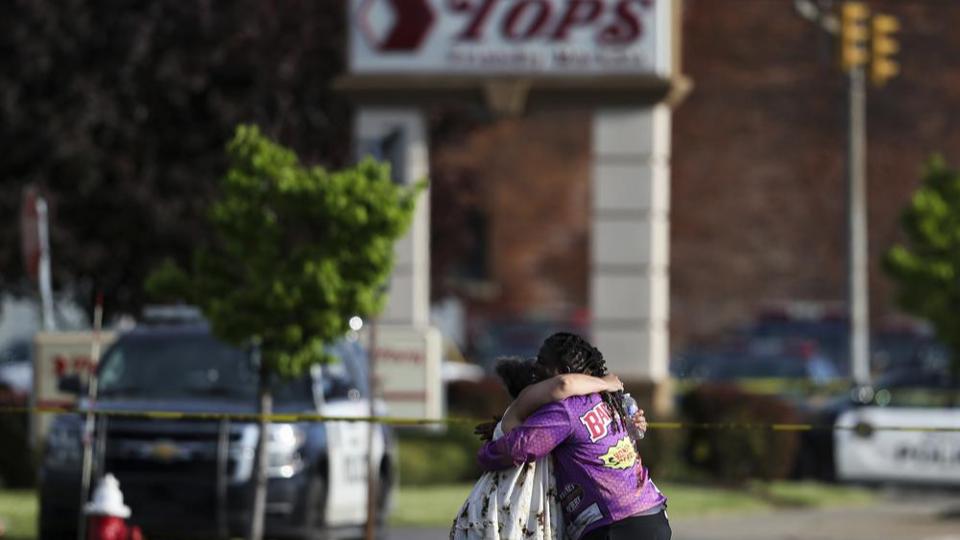 Egy ámokfutó legalább tíz emberrel végzett egy amerikai szupermarketben