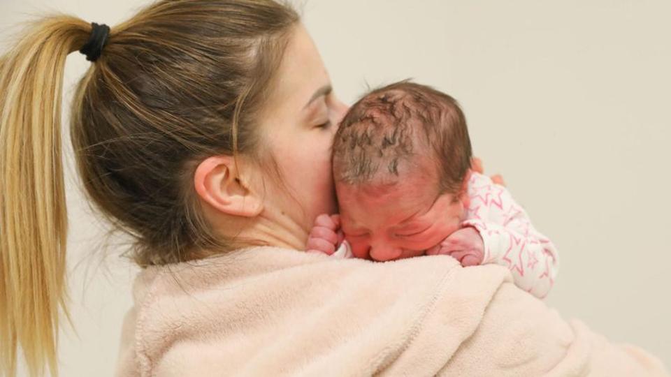 Mira Zara az év első vasi babája