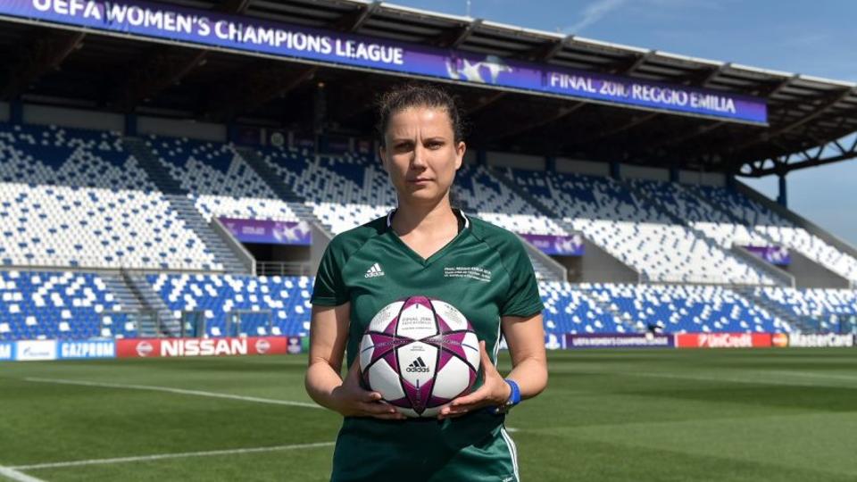Egy sikeres magyar nő a nemzetközi futball világából – Gavalla-dr. Kulcsár Judit: „A pályán is azzal vívom ki a tiszteletet, ha emberséges vagyok”