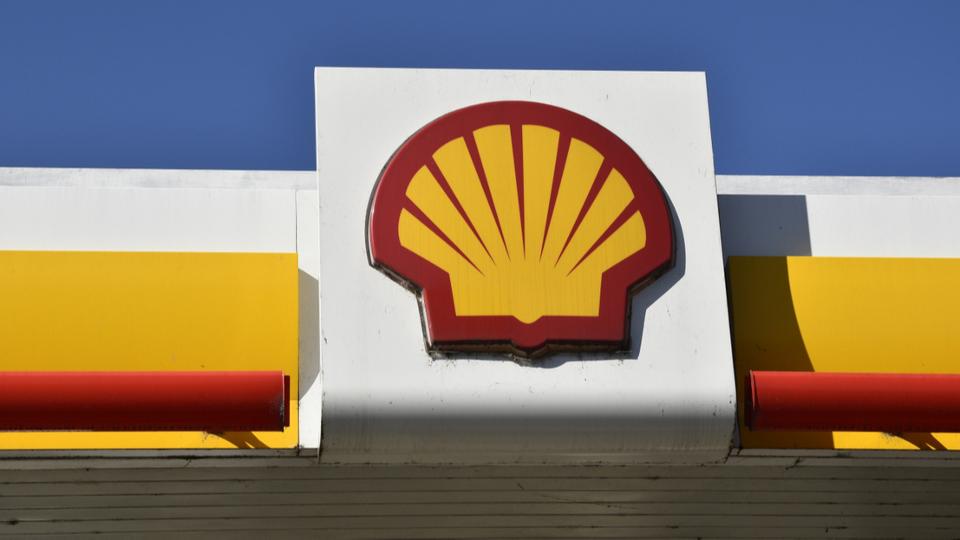 A Shell annyit keres most az olajárakon, hogy minden dolgozójának jut belőle