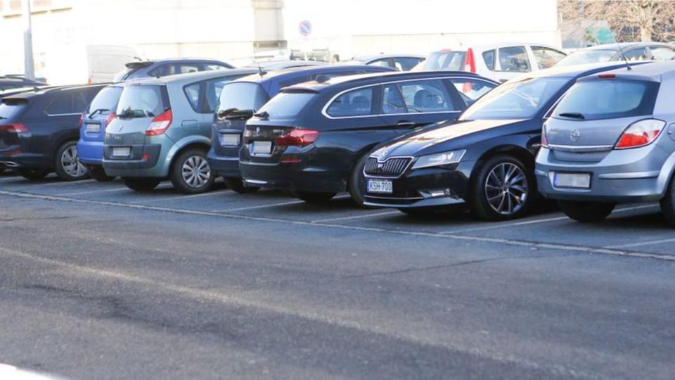 Közérdekű adatigénylés: három hónap alatt 1,7 millió forintért tankolták a szombathelyi városházi autókat