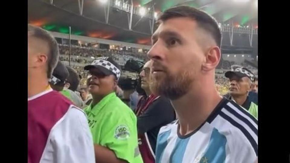 Véresre verték a brazil rendőrök az argentin szurkolókat, Messi ledöbbenve nézte (videó)