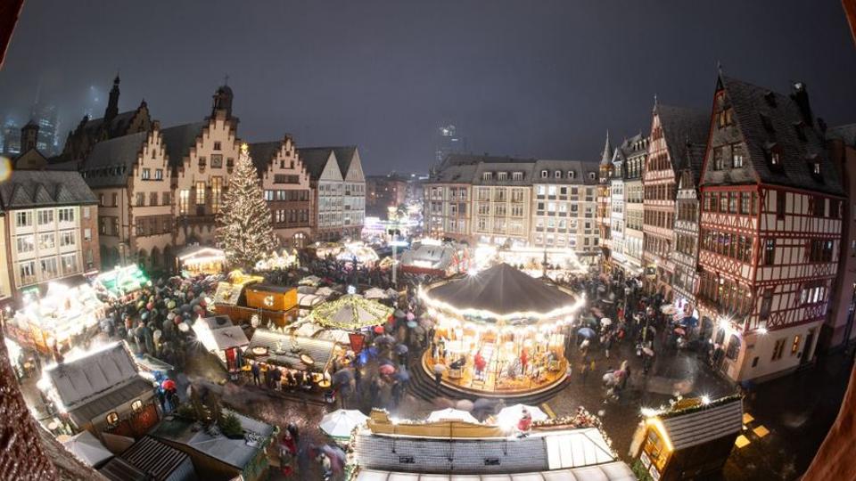 Még a frankfurti karácsonyi vásárban is magyar lángost esznek