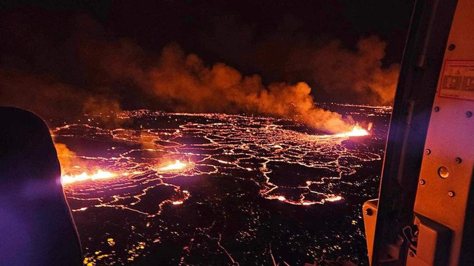Megnylt a pokol: ltvnyos videkon, ahogy kitr az izlandi vulkn