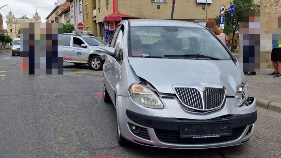 Nem llt meg a stoptblnl, balesetet okozott egy auts Szombathelyen
