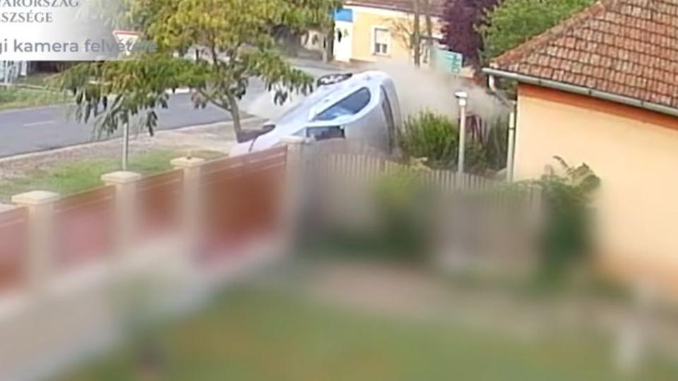 Need for Speed Nagykáta: ittasan nekiment a kerítésnek, aztán fejre állt a kocsijával (VIDEÓ)
