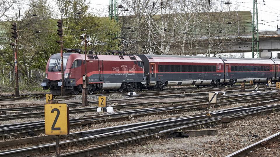 Közlekedési káosz a győri vasútvonalon: állnak a nemzetközi járatok