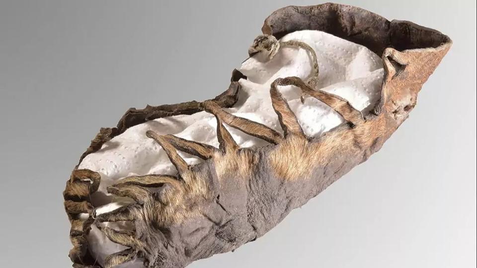 Több mint kétezer éves gyerekcipőt találtak egy osztrák sóbányában