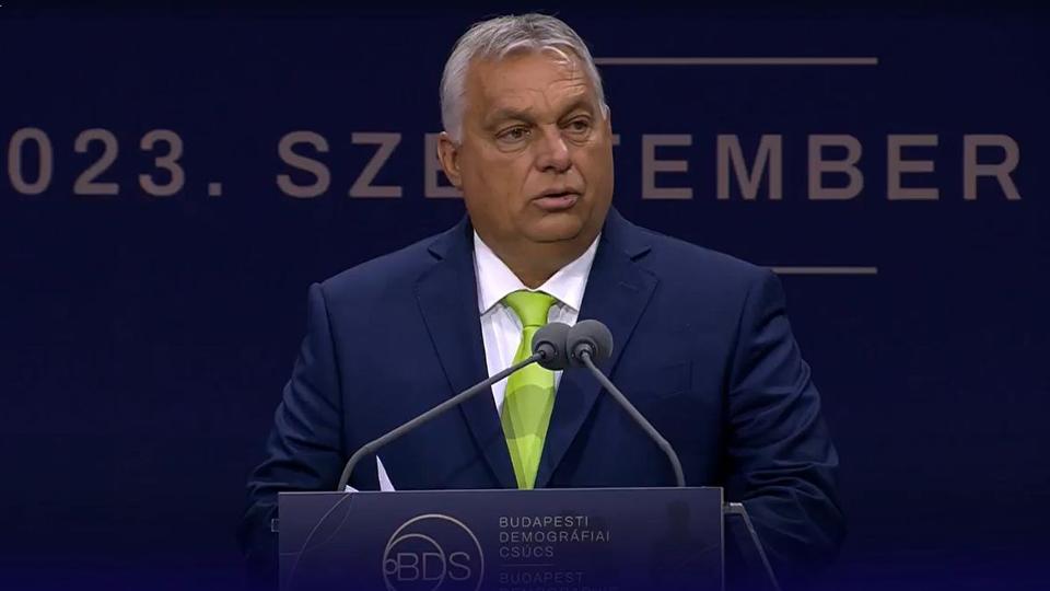 Orbán Viktor bejelentette: kiterjesztik az szja-mentességet a háromgyermekes édesanyákra is