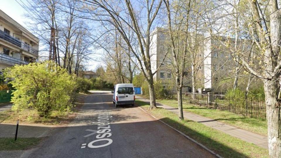 Órákig lógott egy nő holtteste a budapesti ház oldalán