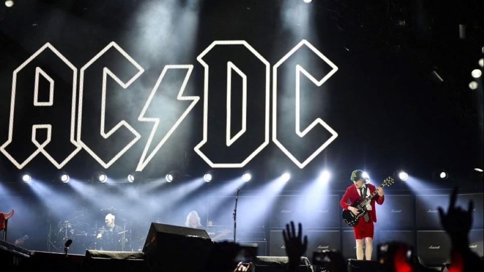 Jó hír az AC/DC-rajongóknak! A magyar határhoz nagyon közel fog fellépni az együttes