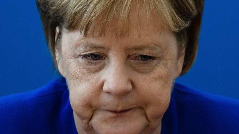 Hoppá: Németország 21 millió forintot költött Merkel hajára és sminkjére, mióta távozott hivatalából