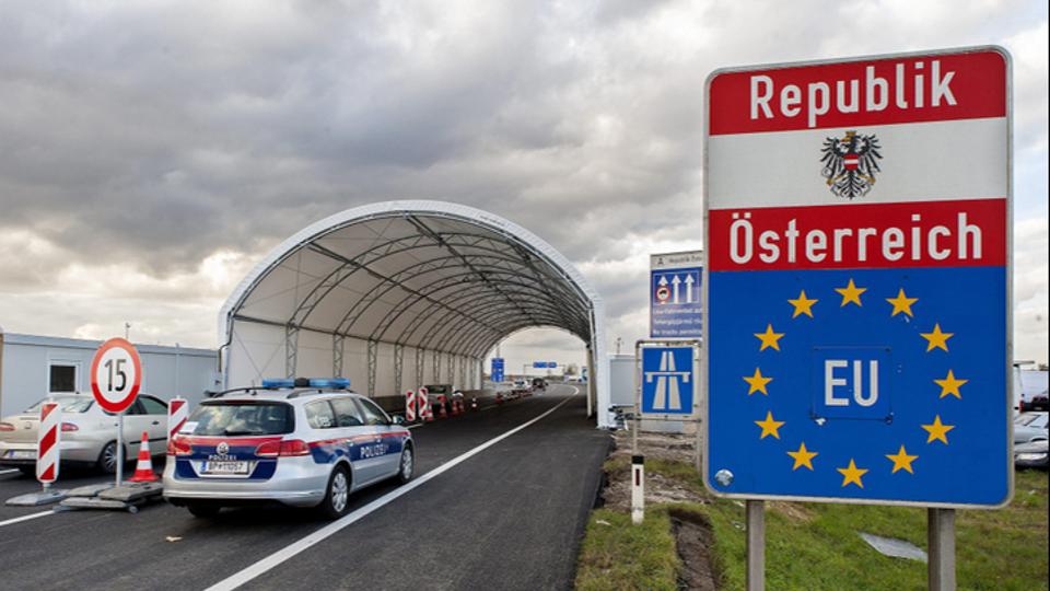 Súlyos döntésre kényszerült Ausztria a migráció miatt