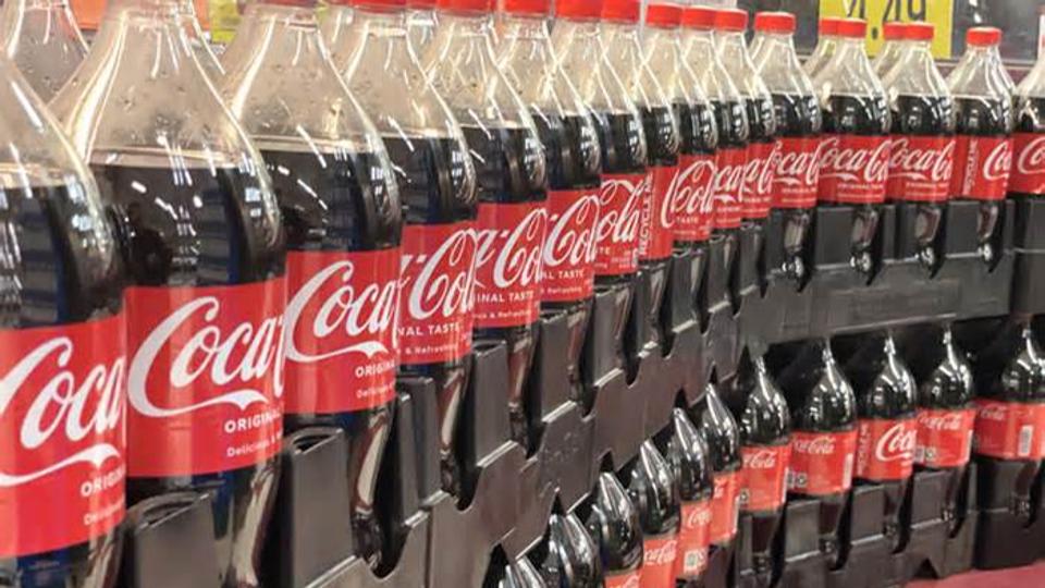 Hat ember is krhzba kerlt a szomszdban, mert megmarta a nyelcsvket a Coca-Cola
