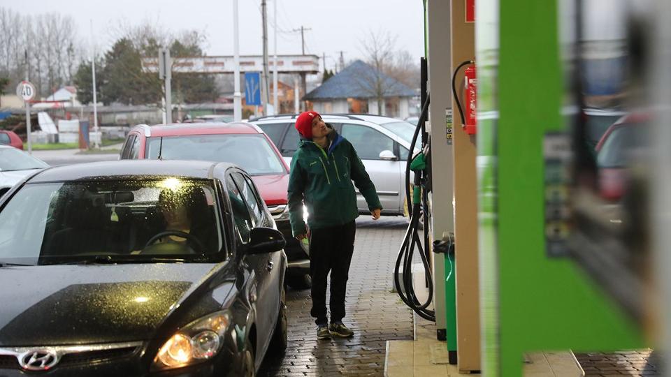 Maradnak rövid pórázon az üzemanyag-kereskedők: ismét tárgyalt velük Nagy Márton