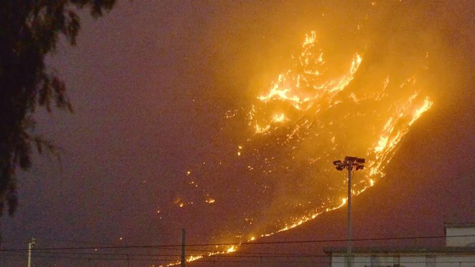 Elképesztő felvétel: így égett le a Palermo melletti hegyoldal (VIDEÓ)