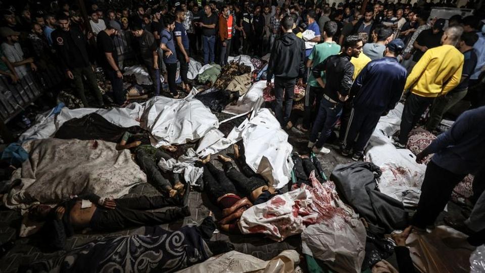 Tragédia Gázában: több százan haltak meg egy kórházi robbanásban