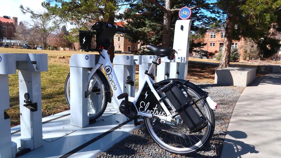 Egyetemi vasszigor: egyre több campus dönt az elektromos kerékpárok betiltása mellett