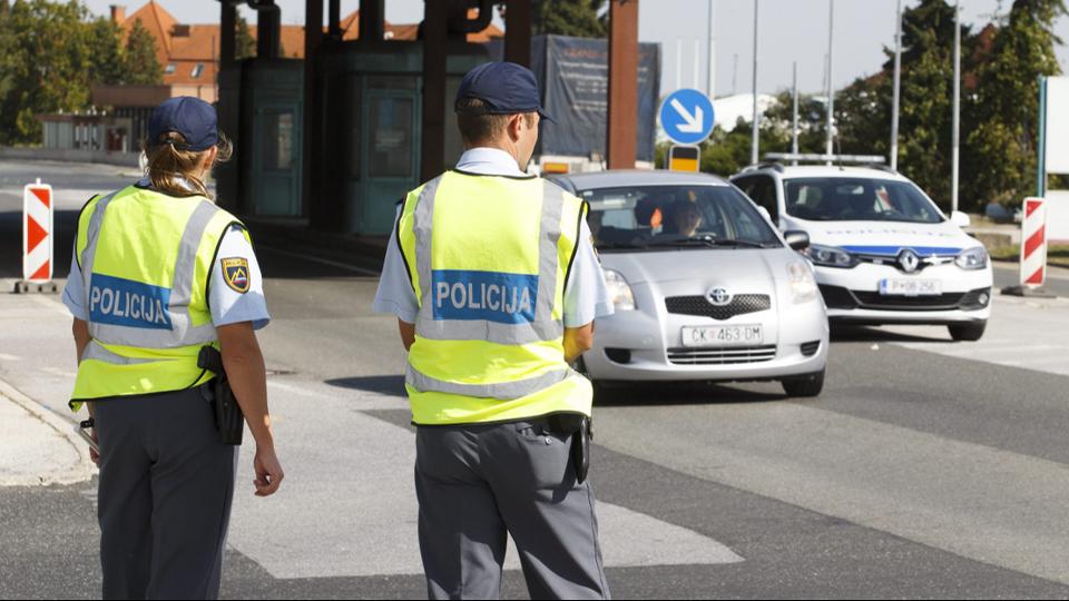 Szlovnia felfggeszti a schengeni egyezmnyt, hatrellenrzst vezet be - Szijjrt Pter reaglt
